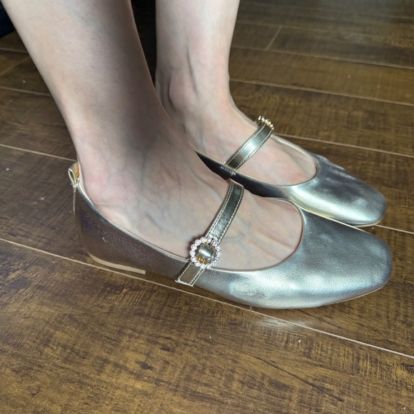 Gold flats - Picture 2 of 5